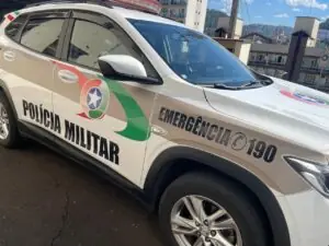Homem condenado por homicídio e roubo é preso após tentar fugir da Polícia Militar em Herval d’Oeste
