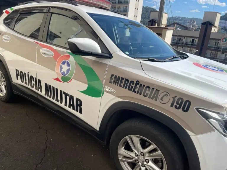 Homem invade residência da ex-companheira, danifica porta e faz ameaças de morte em Campos Novos