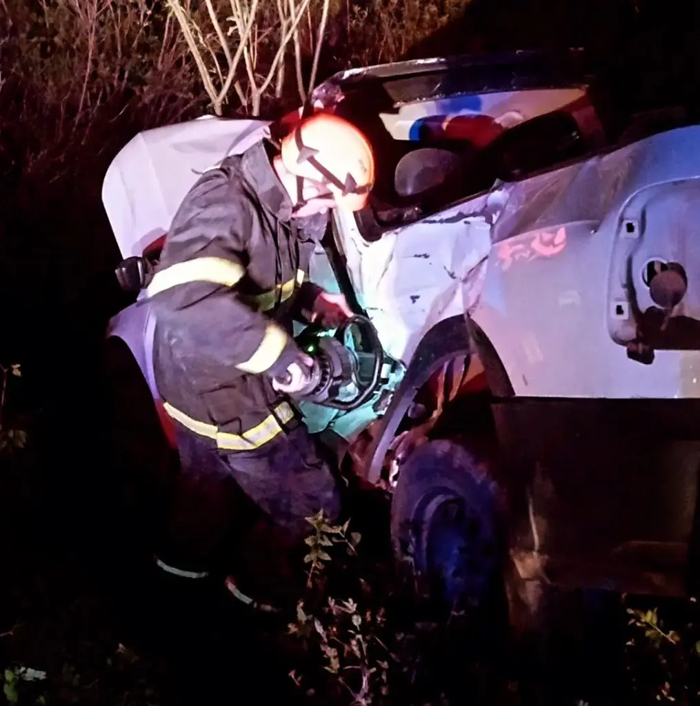 Motorista morre após colisão entre Saveiro e caminhão na BR-282