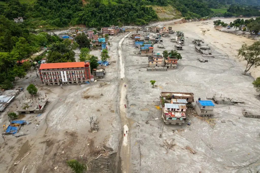Número de mortos nas cheias que atingiram o Nepal e a China ultrapassa mil pessoas