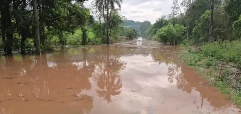 Trânsito liberado: SC-150 é totalmente desimpedida após recuo do Rio do Peixe no município de Ouro