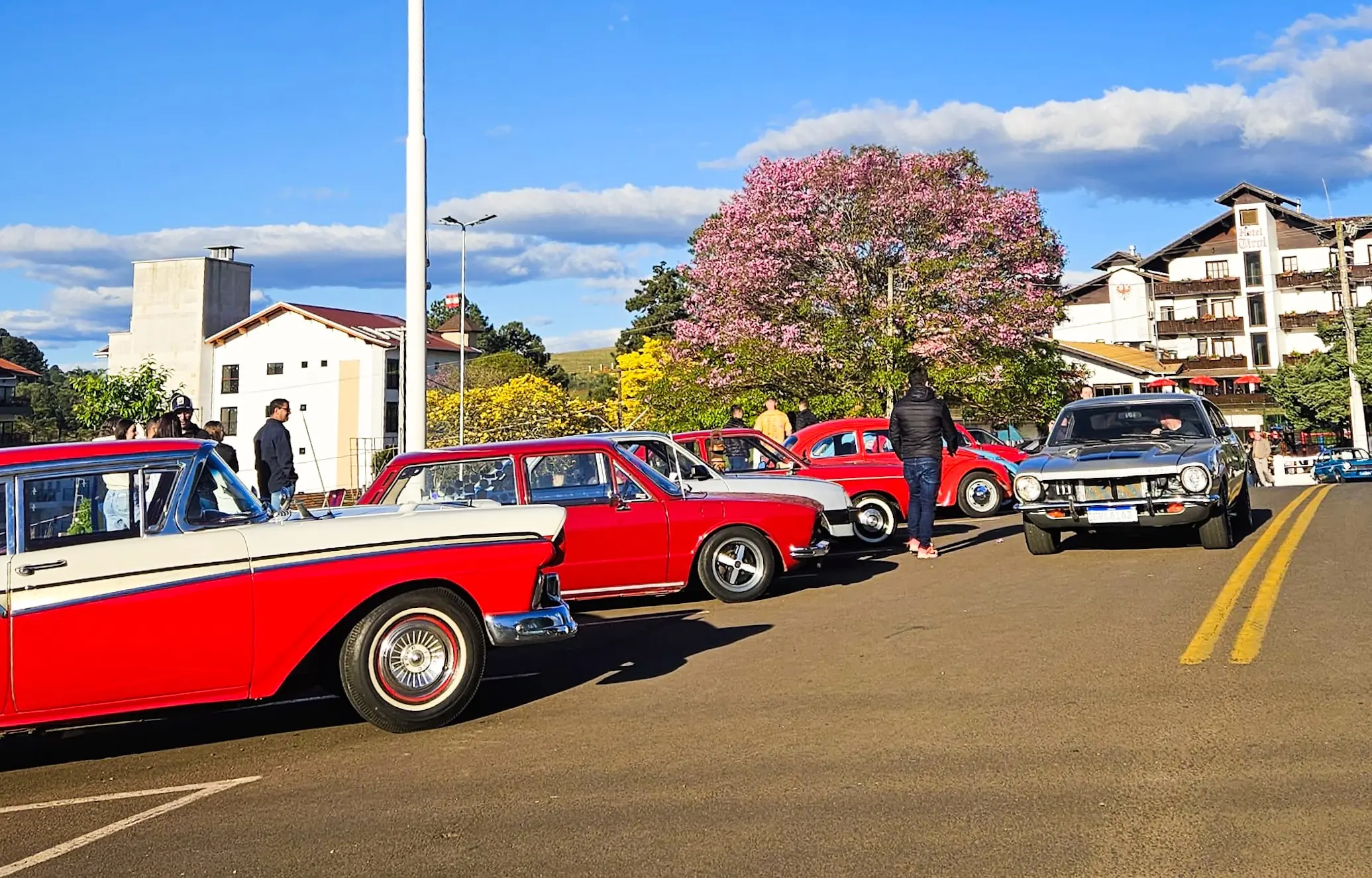 Klassic Auto Fest reúne cerca de 300 veículos de três estados em Treze Tílias