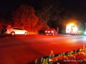 Colisão frontal entre dois carros mobiliza bombeiros na BR-282 em Vargem Bonita