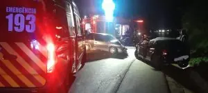 Colisão frontal deixa quatro feridos e motorista preso nas ferragens na BR-282