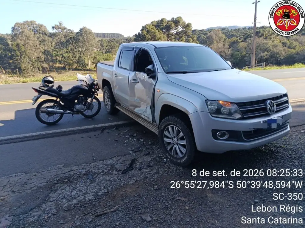 Conversão em faixa dupla provoca colisão entre Amarok e moto na SC-350