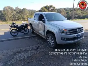 Conversão em faixa dupla provoca colisão entre Amarok e moto na SC-350