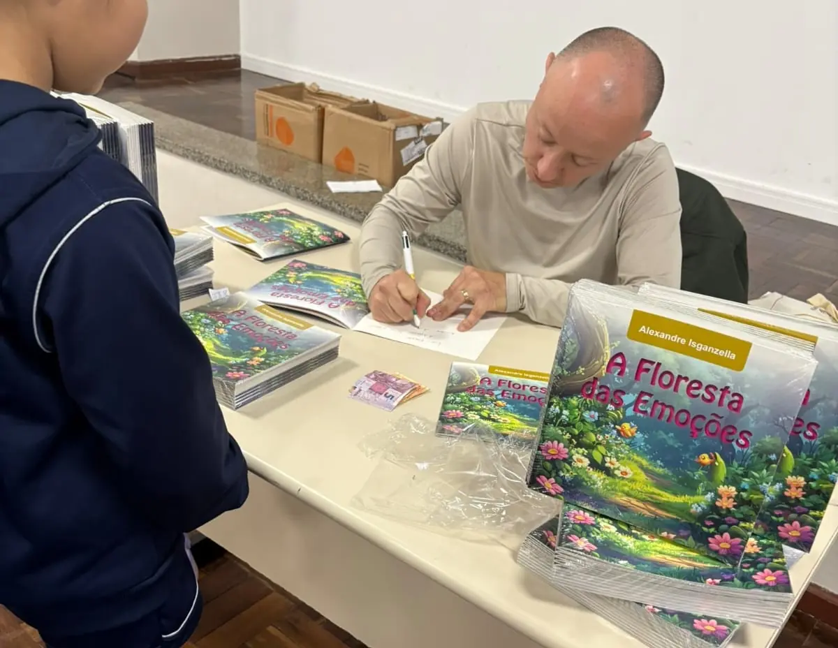 Escritor joaçabense lança o livro infantil “A Floresta das Emoções” e destina recursos para causas sociais e novos projetos